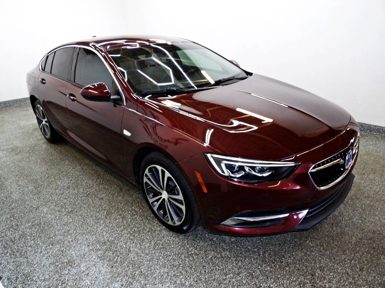 Used 2019 Buick Regal Preferred w/ Driver Confidence Package I FWD image 3