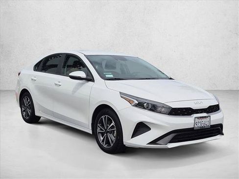 Used 2023 Kia Forte LXS w/ LXS Technology Package FWD image 3