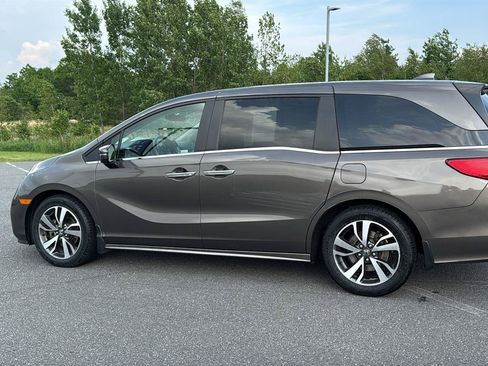 Used 2023 Honda Odyssey Touring image 10