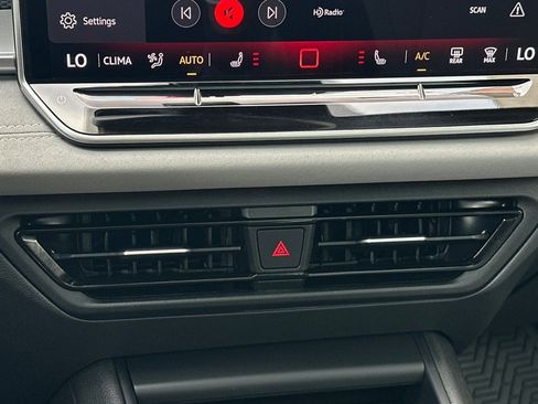 New 2026 Volkswagen Tiguan SE R-Line image 18