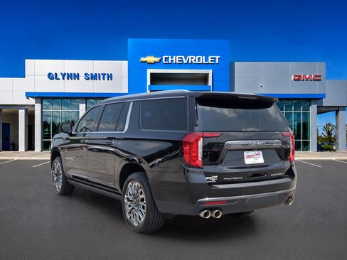 Used 2023 GMC Yukon XL Denali Ultimate w/ LPO, Floor Liner Package AWD/4WD image 11