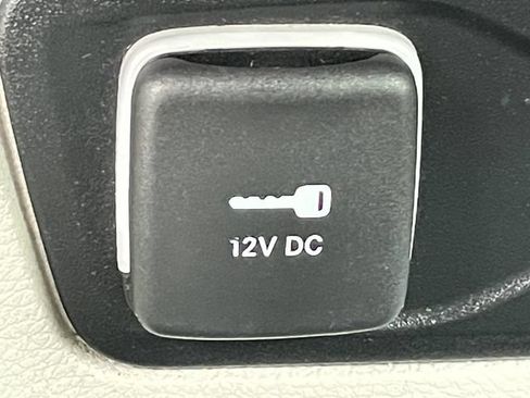 Used 2023 Chrysler Pacifica Touring-L FWD image 20