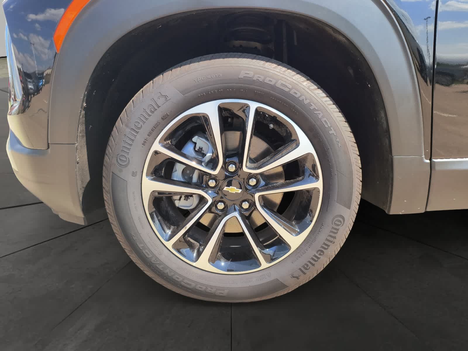 Used 2025 Chevrolet TrailBlazer LT w/ Driver Confidence Package AWD/4WD image 14