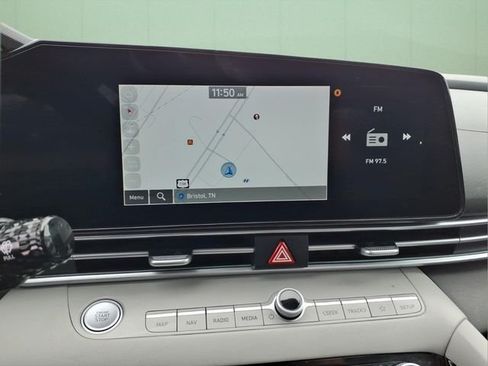 Used 2025 Hyundai Elantra Limited FWD image 27