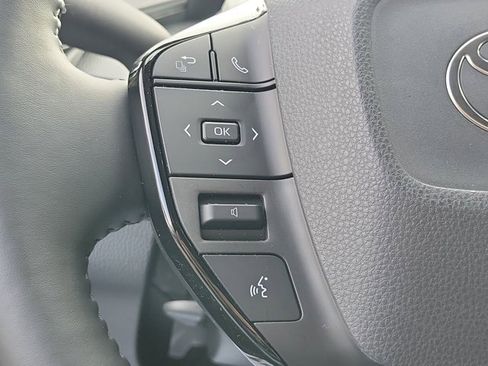 Used 2024 Toyota Prius XLE image 31