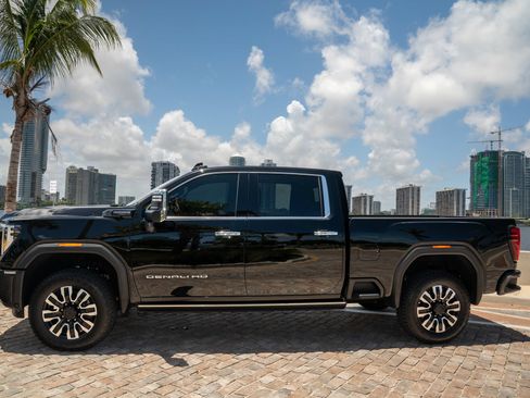 Used 2026 GMC Sierra 2500 Denali Ultimate AWD/4WD image 11