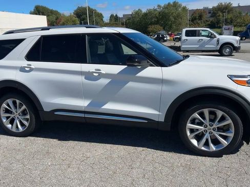 Used 2022 Ford Explorer Platinum w/ Equipment Group 601A image 13