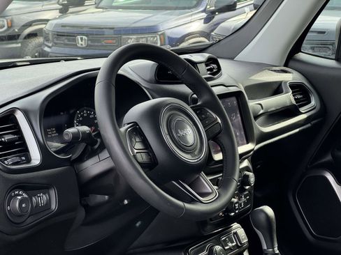 Used 2022 Jeep Renegade Latitude image 12