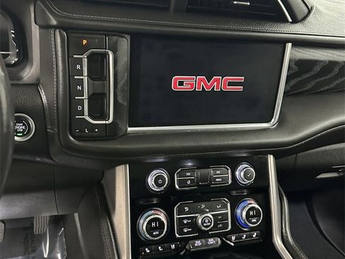 Used 2022 GMC Yukon XL Denali image 18