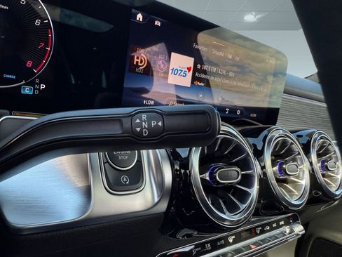 New 2026 Mercedes-Benz GLB 250 image 14