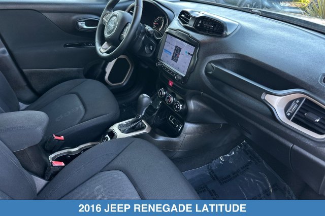 Used 2016 Jeep Renegade Latitude FWD image 18