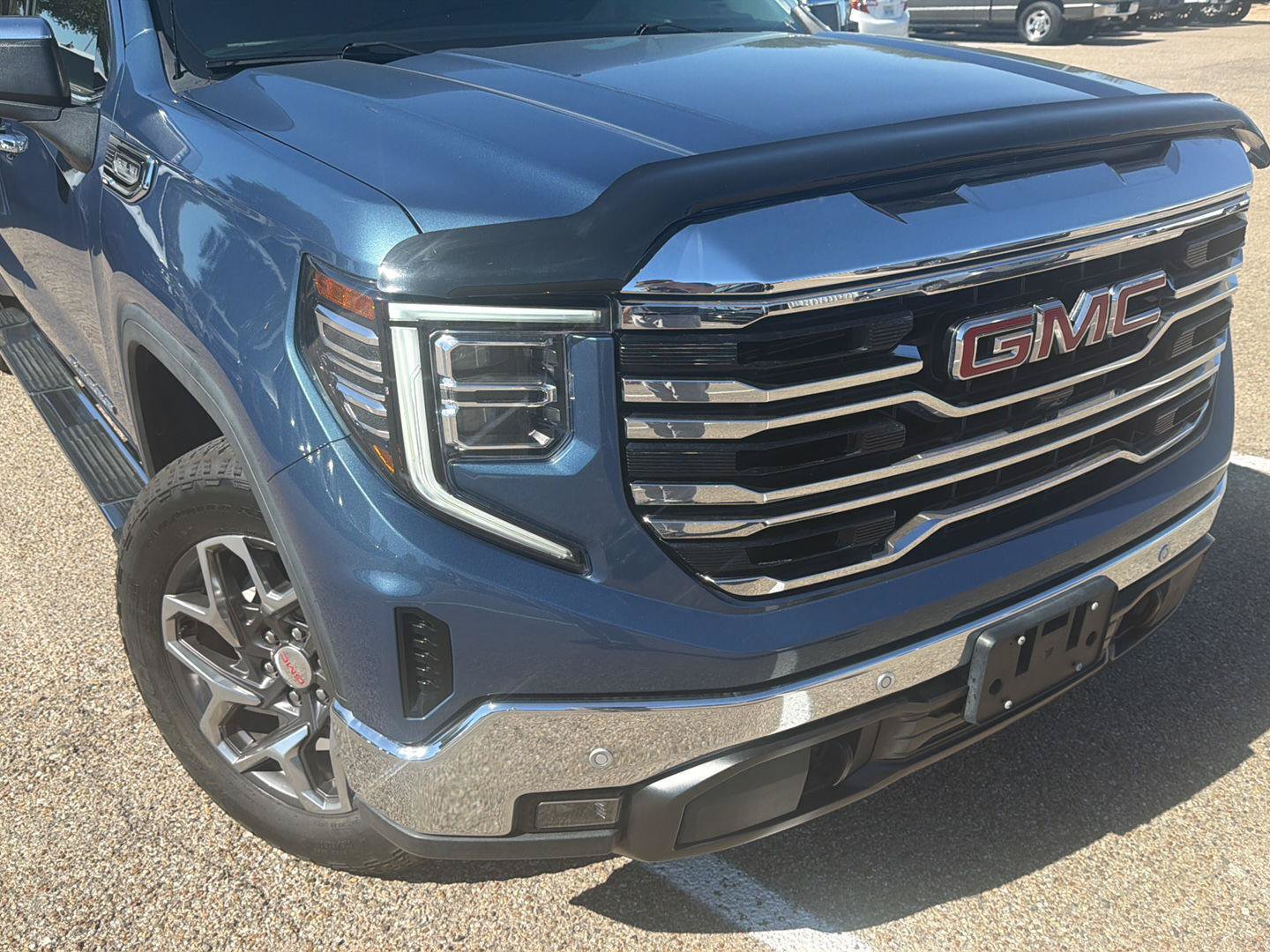 Used 2024 GMC Sierra 1500 SLT w/ SLT Premium Plus Package AWD/4WD image 8
