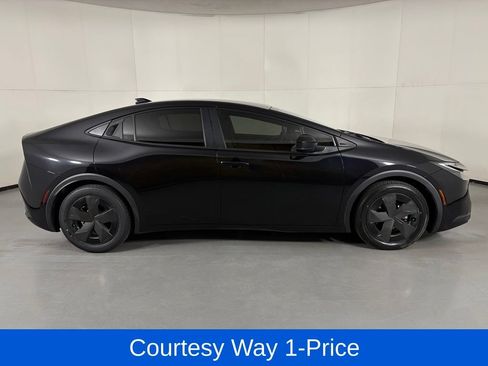 Used 2023 Toyota Prius LE FWD image 12