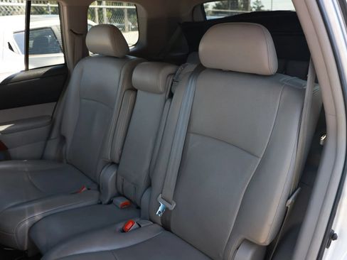 Used 2013 Toyota Highlander Limited AWD/4WD image 22