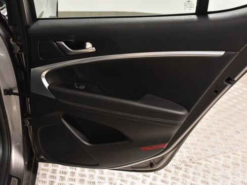 Used 2023 Genesis G70 2.0T image 29