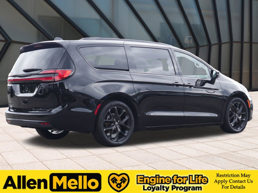 Used 2025 Chrysler Pacifica Limited FWD image 6