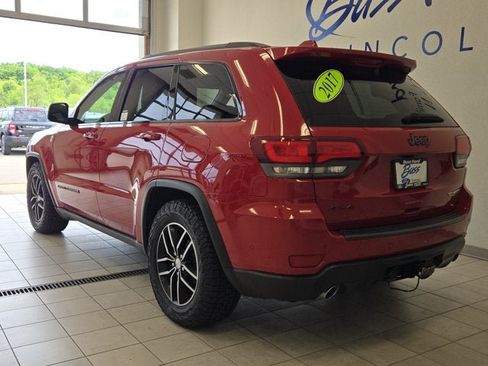 Used 2017 Jeep Grand Cherokee Trailhawk w/ Trailhawk Luxury Group AWD/4WD image 12