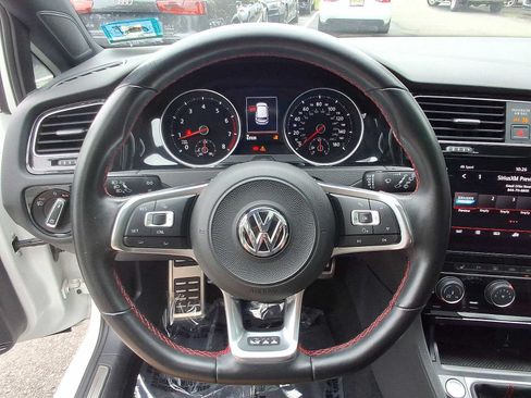 Used 2018 Volkswagen GTI SE FWD image 22