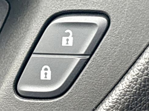 New 2025 Chevrolet Trax LT FWD image 27