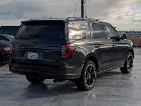 Used 2023 Ford Expedition Limited image 5