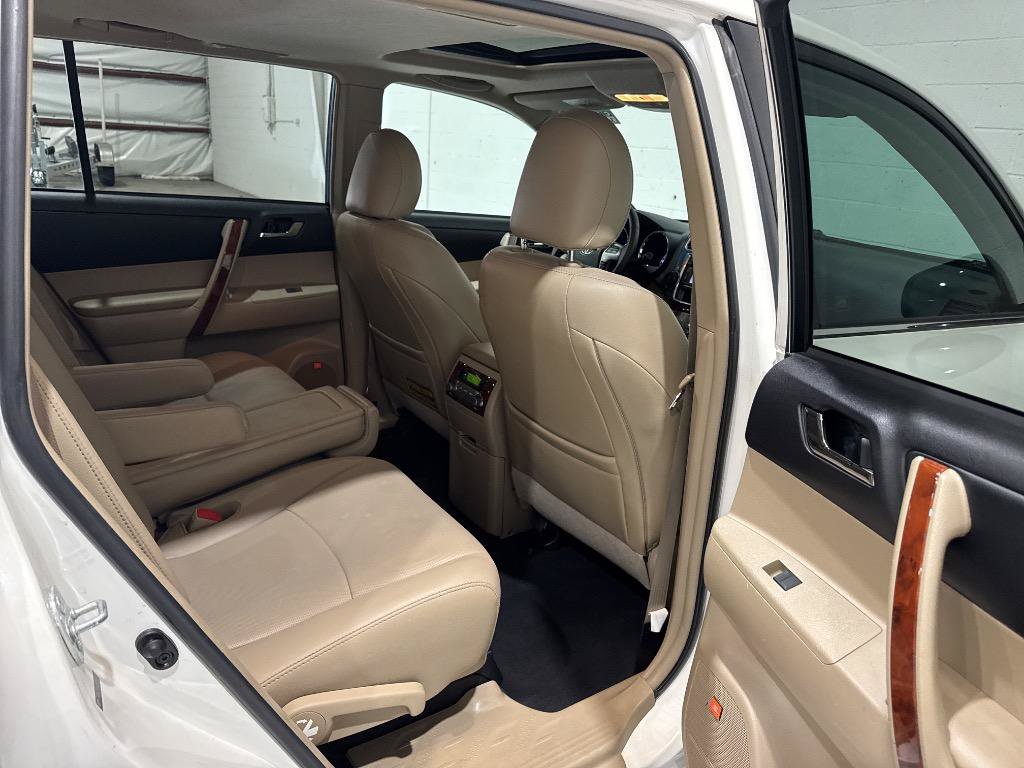 Used 2013 Toyota Highlander Limited AWD/4WD image 61