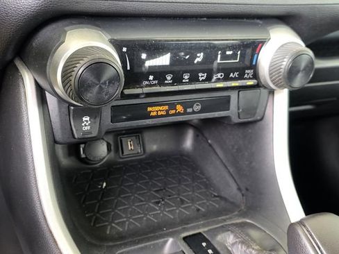 Used 2020 Toyota RAV4 LE FWD image 16