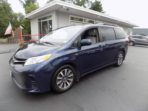 Used 2020 Toyota Sienna LE AWD/4WD image 9
