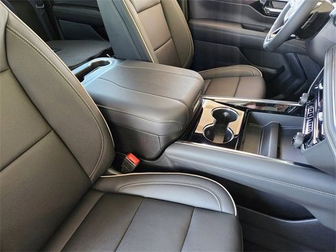 New 2025 Chevrolet Suburban Premier image 10