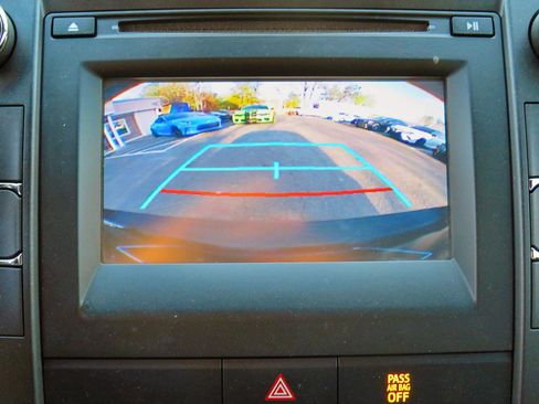 Used 2015 Toyota Camry LE image 29