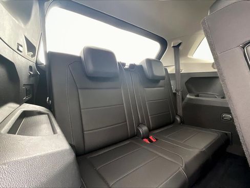 Used 2018 Volkswagen Tiguan SE w/ Panoramic Sunroof Package image 28