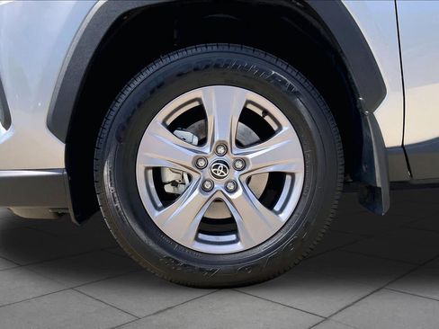 Used 2025 Toyota RAV4 XLE AWD/4WD image 11