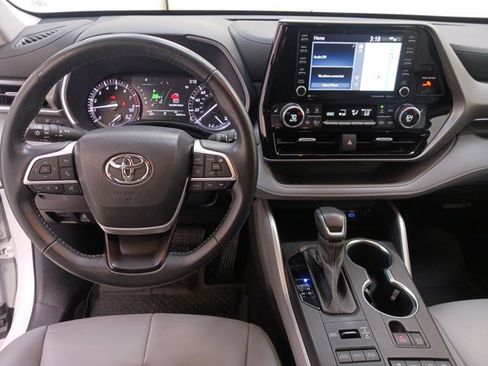 Used 2022 Toyota Highlander XLE image 14