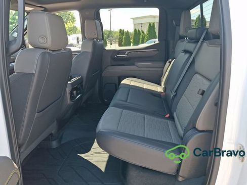 Used 2023 Chevrolet Silverado 1500 ZR2 AWD/4WD image 10