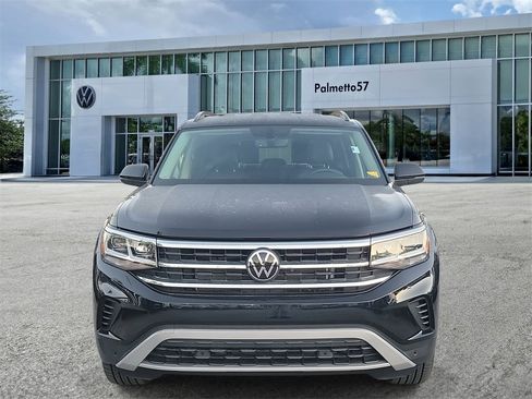 Certified 2023 Volkswagen Atlas SE w/ Black Wheel Package image 2