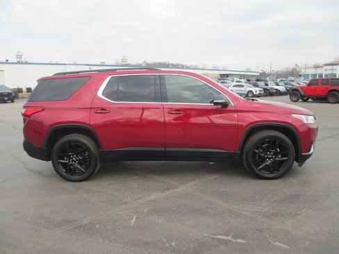 Used 2019 Chevrolet Traverse LT image 2
