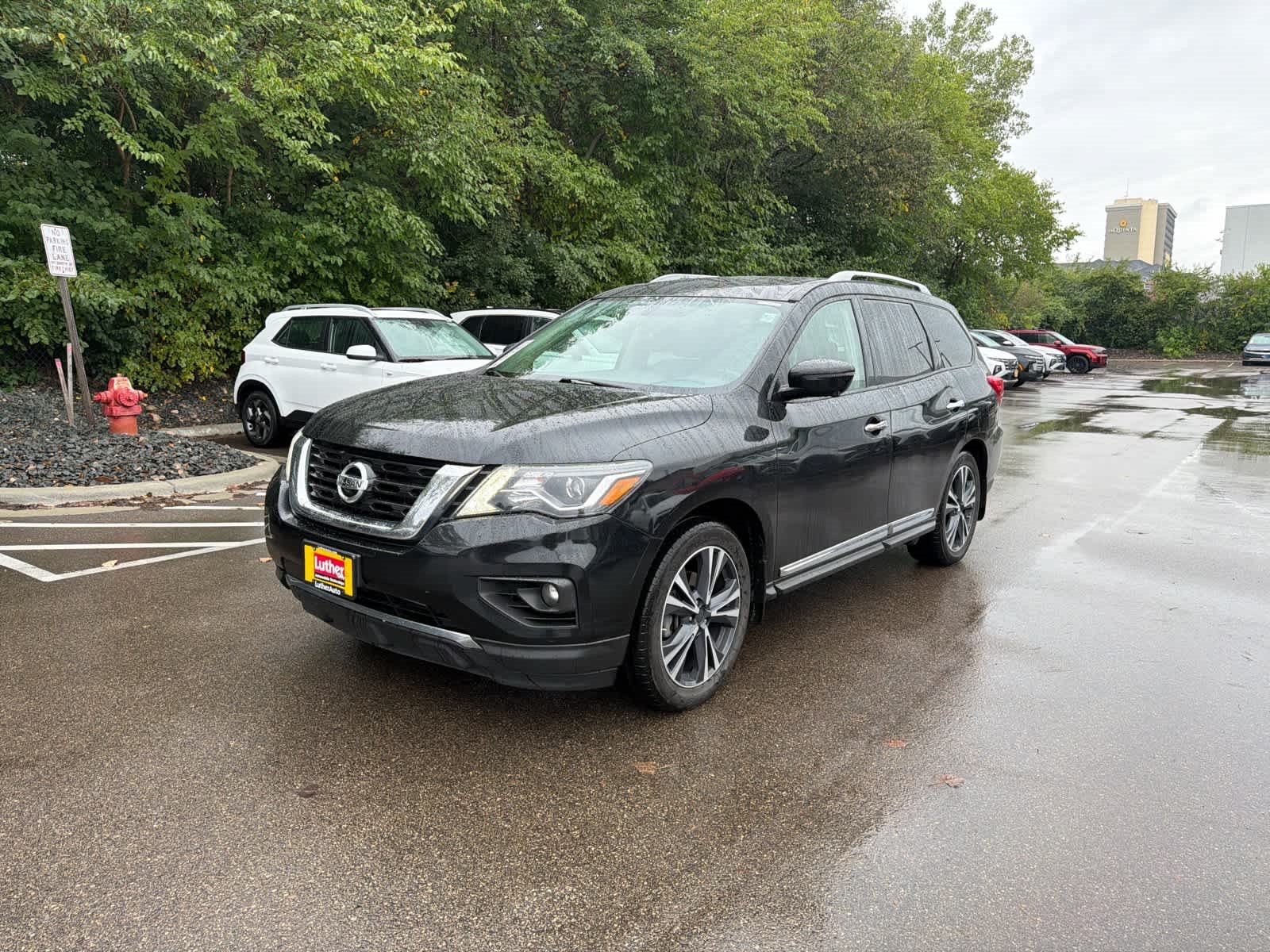 Used 2017 Nissan Pathfinder Platinum AWD/4WD image 4