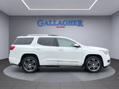 Used 2017 GMC Acadia Denali w/ Technology Package AWD/4WD image 3