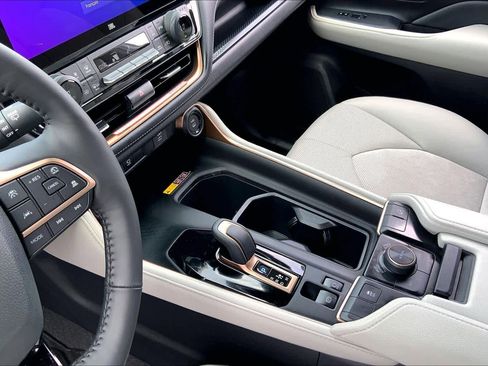 Used 2026 Toyota Grand Highlander AWD Hybrid image 16