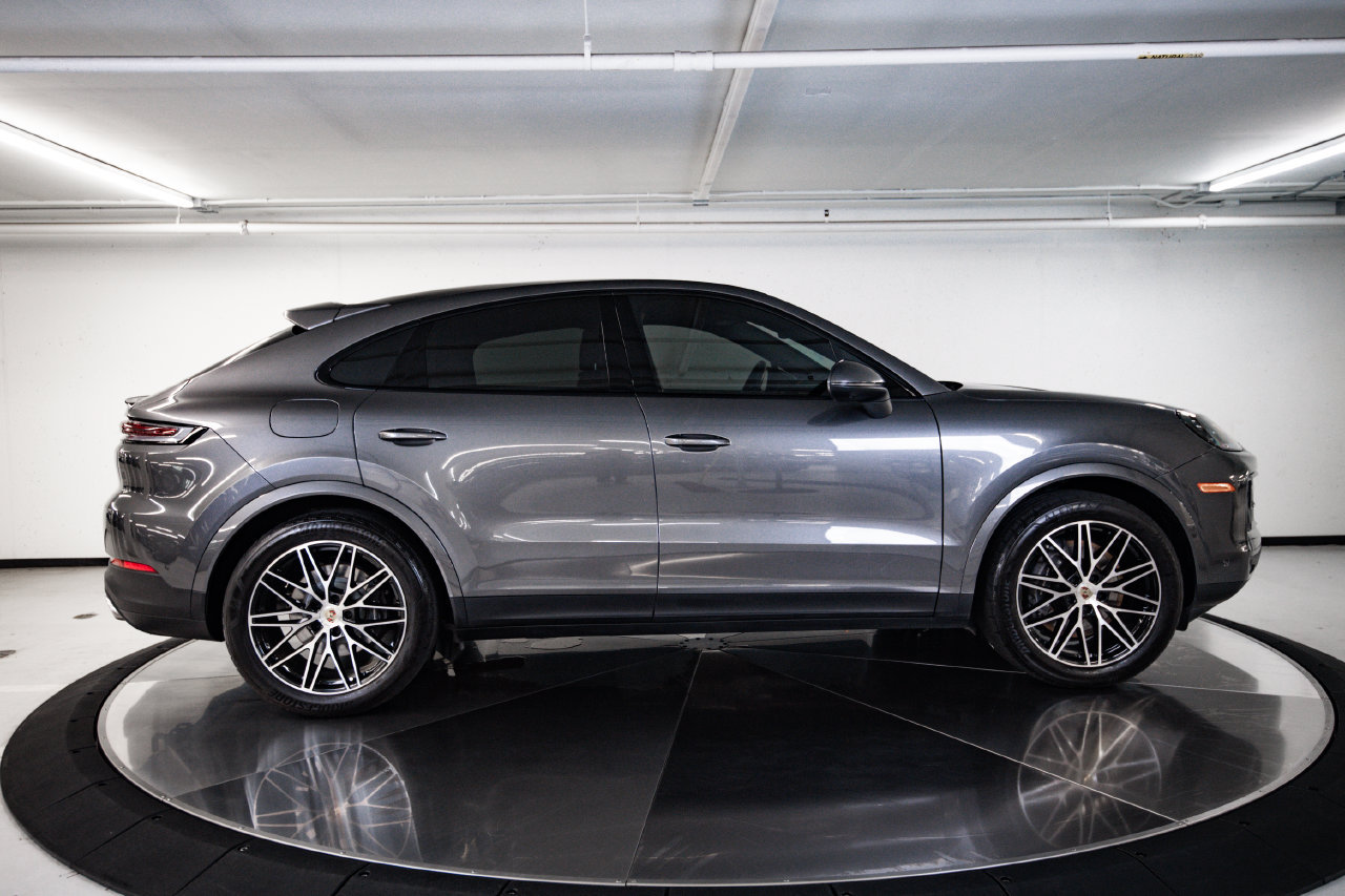Certified 2024 Porsche Cayenne Coupe AWD/4WD image 8