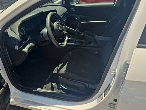 Used 2024 Hyundai Elantra SEL FWD image 2