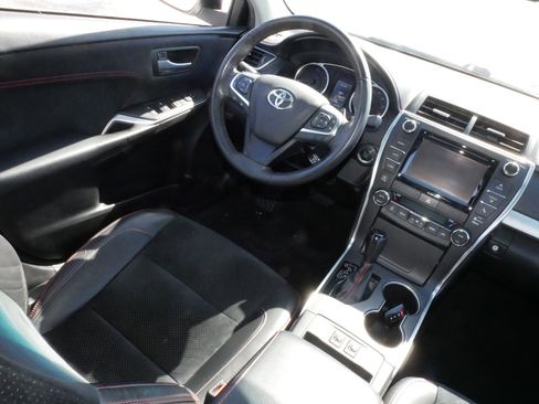 Used 2017 Toyota Camry XSE image 9