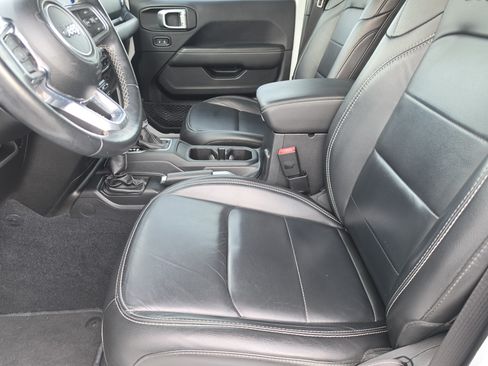 Used 2021 Jeep Gladiator Overland AWD/4WD image 9