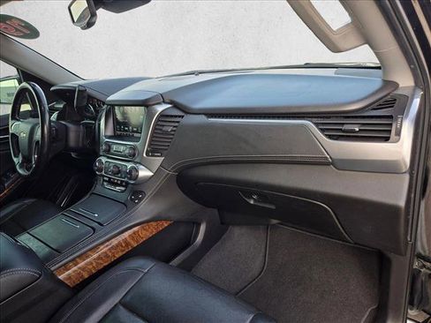 Used 2019 Chevrolet Suburban Premier image 21