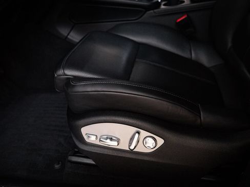 Certified 2023 Porsche Macan AWD/4WD image 14