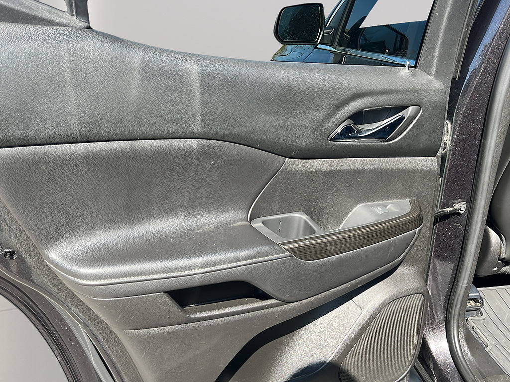 Used 2018 GMC Acadia SLT FWD image 14