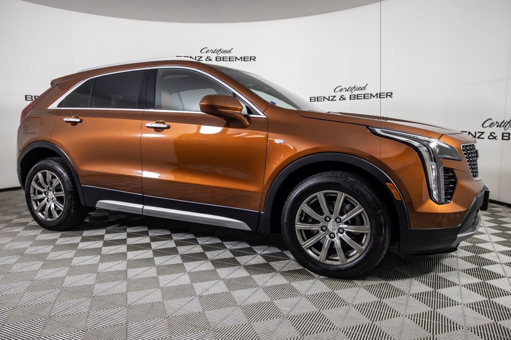 Used 2019 Cadillac XT4 Premium Luxury FWD image 2