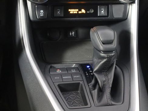 Used 2019 Toyota RAV4 XLE FWD image 28