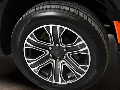 Used 2024 Jeep Wagoneer L Series II image 7