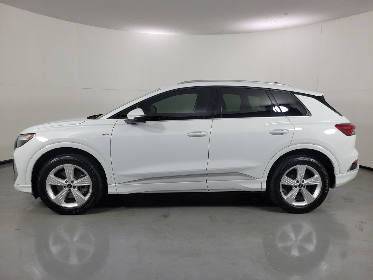 Used 2024 Audi Q4 e-tron Premium w/ Convenience Package AWD/4WD image 2
