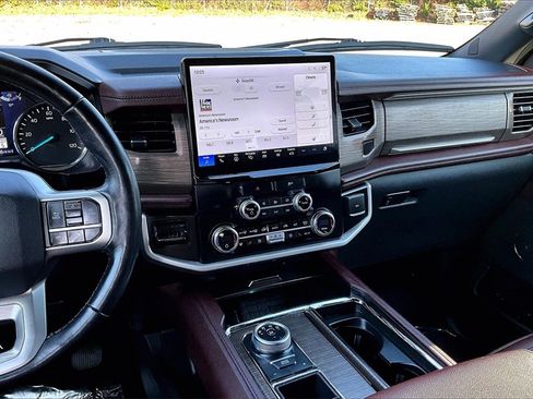 Used 2023 Ford Expedition Limited image 10